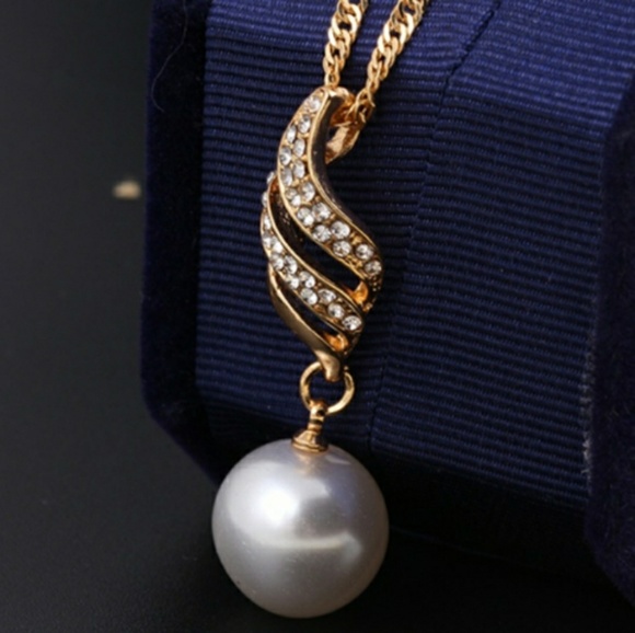 🆕"17KM" WHITE PEARL, NECKLACE & EARRING SET - Picture 4 of 5
