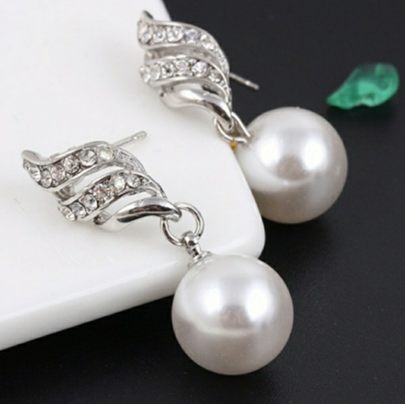🆕"17KM" WHITE PEARL, NECKLACE & EARRING SET - Picture 5 of 5