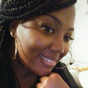 Meet your Posher, Alexis