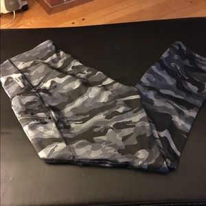 NWOT RBX camo workout capris
