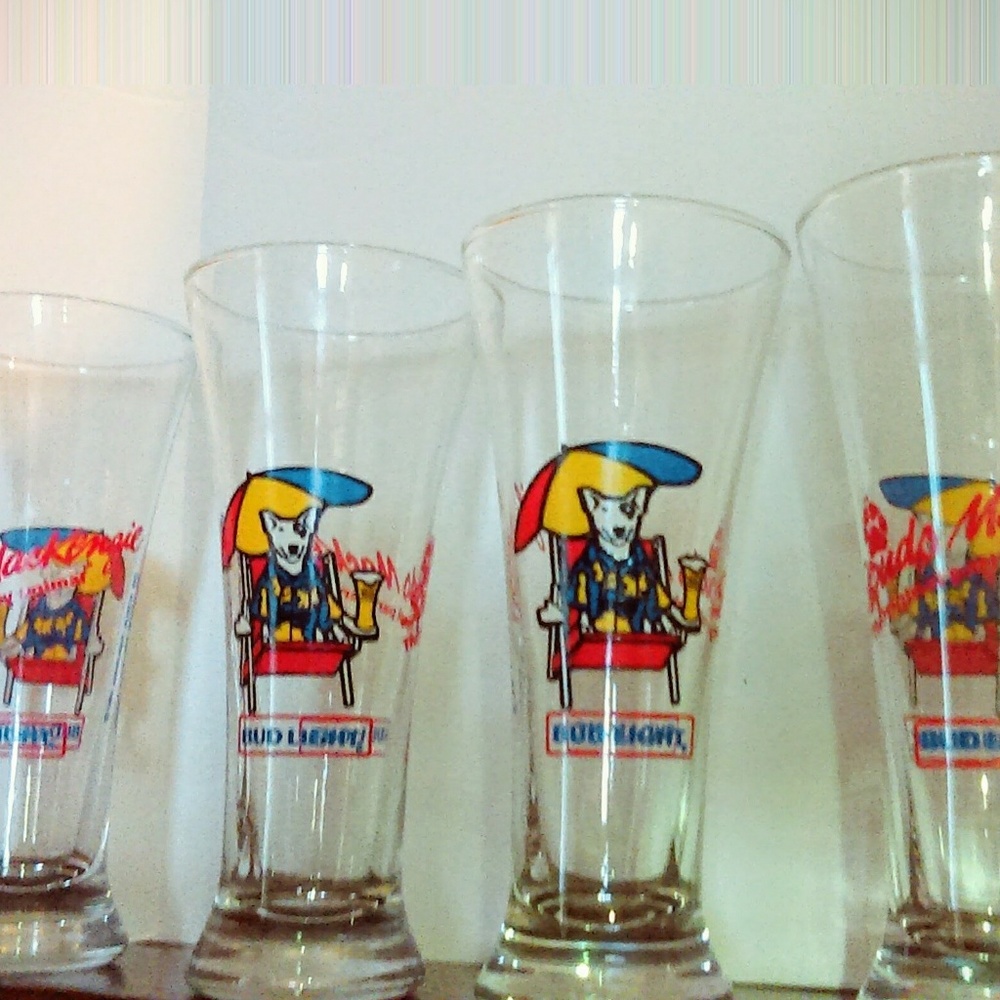 4 Bud light bar glassses