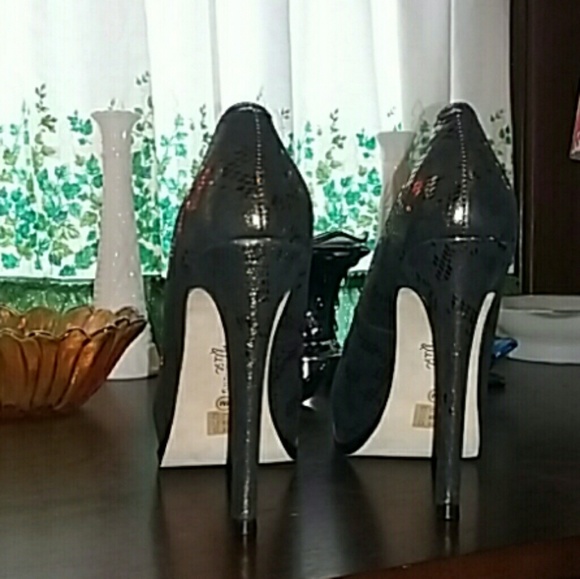 Sky High Snakeskin Chinese Laundry Platforms 8 M - Picture 4 of 8