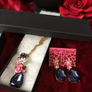 Necklace and earring set