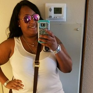 Meet your Posher, Nikia