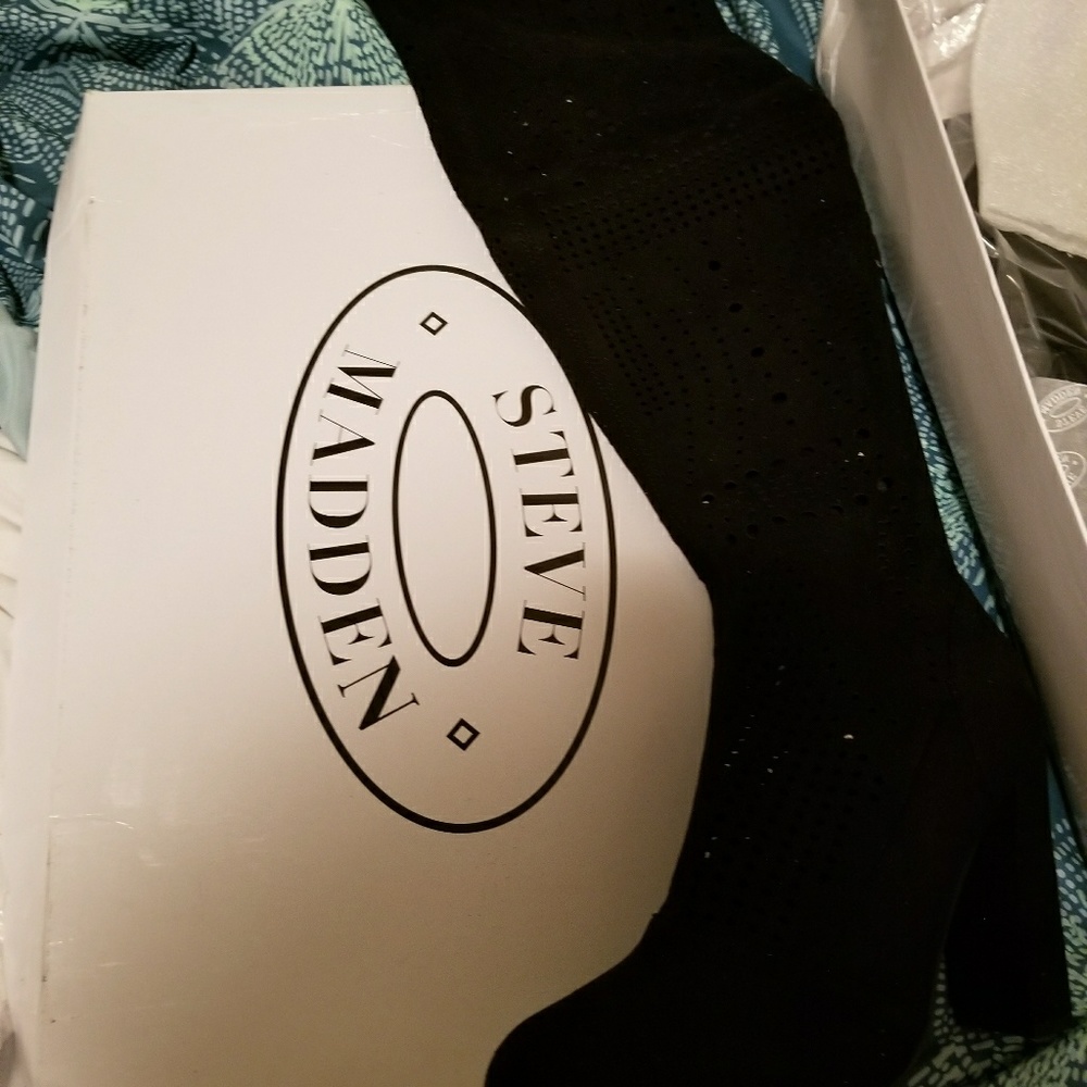 NEW STEVE MADDEN KNEE HIGH BOOTS