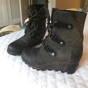 Sorel Joan of Arctic Wedge sz 8 Grill/Black