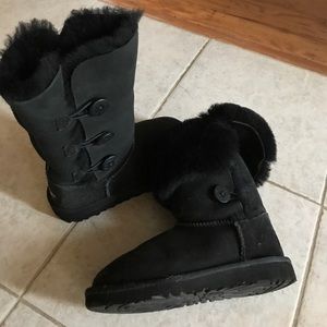 Ugg Bailey triple button black girl size 2