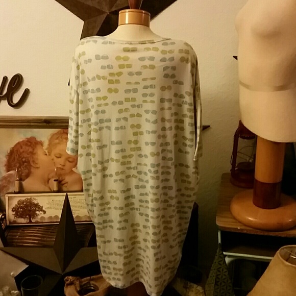 Women's LuLaRoe Tunic - Picture 2 of 3