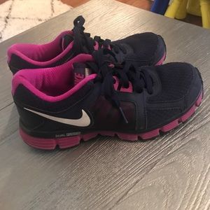 Nike 7.5 blue and fuscia tennis shoes