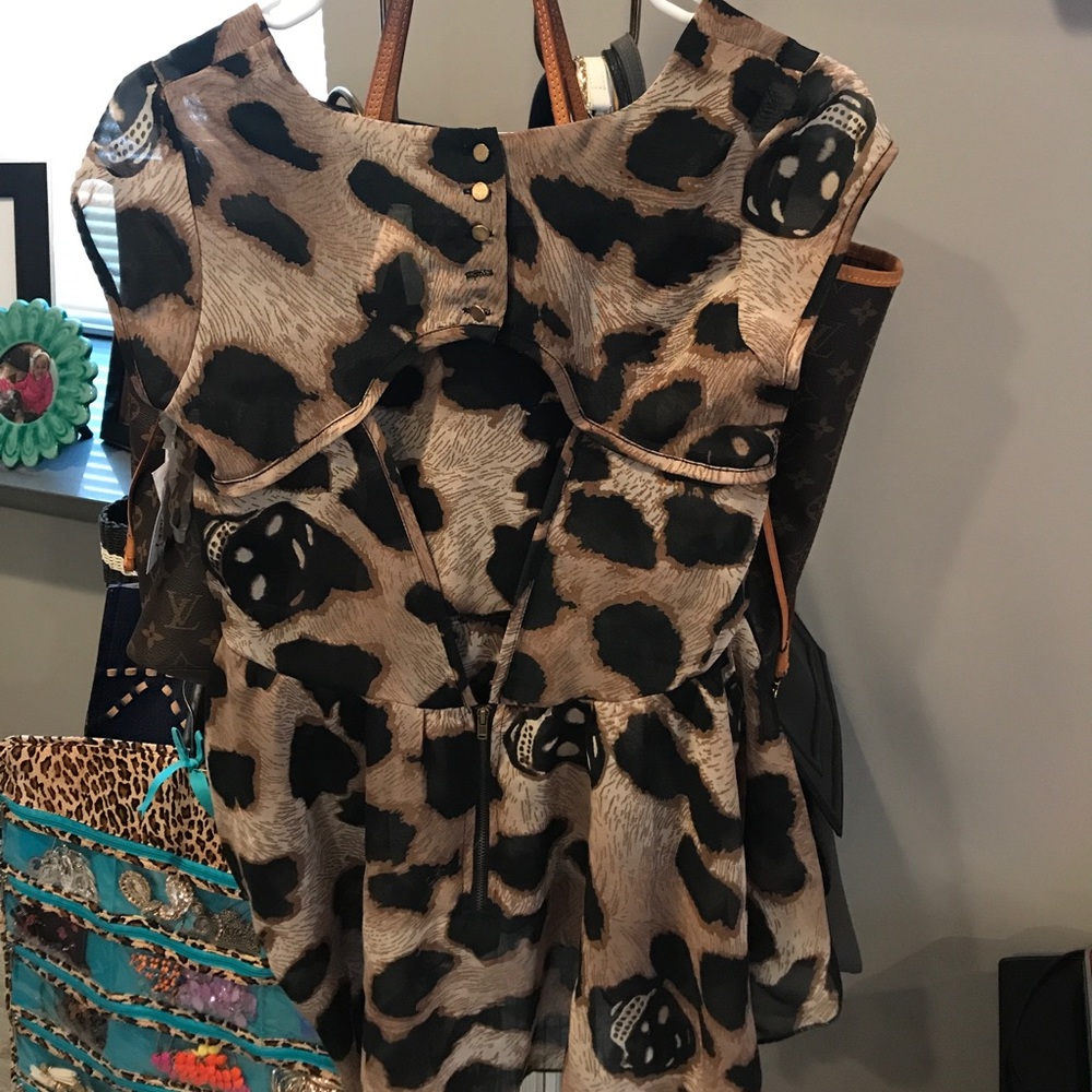 Top - Picture 2 of 2