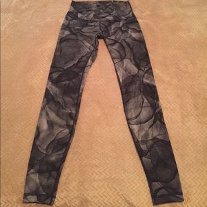 Lululemon yoga pants