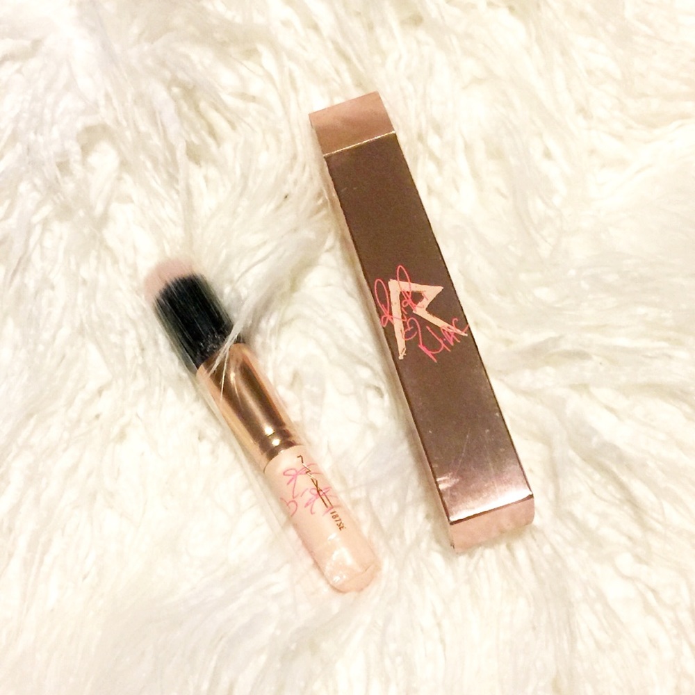 ✨RARE✨ MAC ❤️ RIRI 187SE Brush [Rihanna]