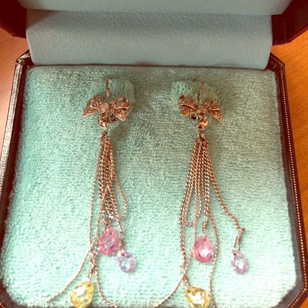 Earrings new condition juicy couture. Lightweight