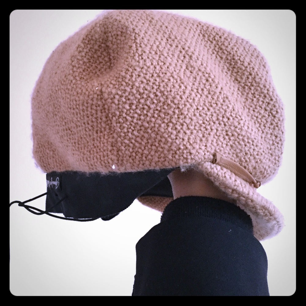Jennifer Oullette hat