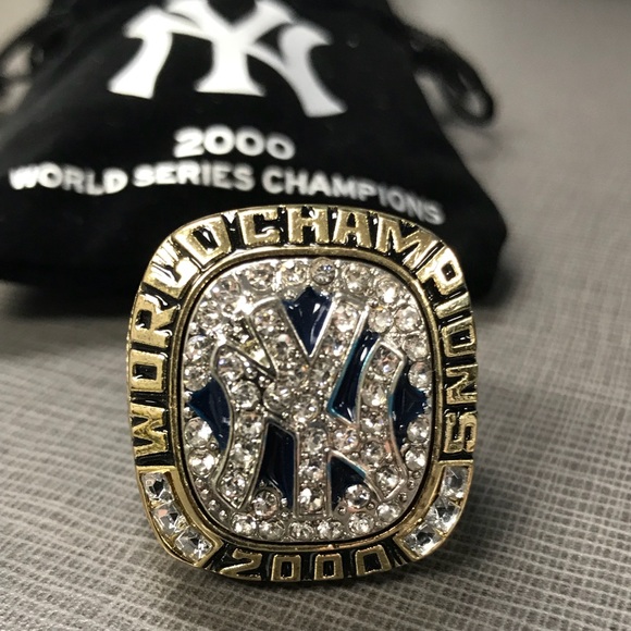 New York Yankees 2000 World Series ring - Picture 1 of 3
