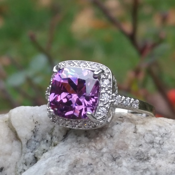 Jewelry - Woman's ring
