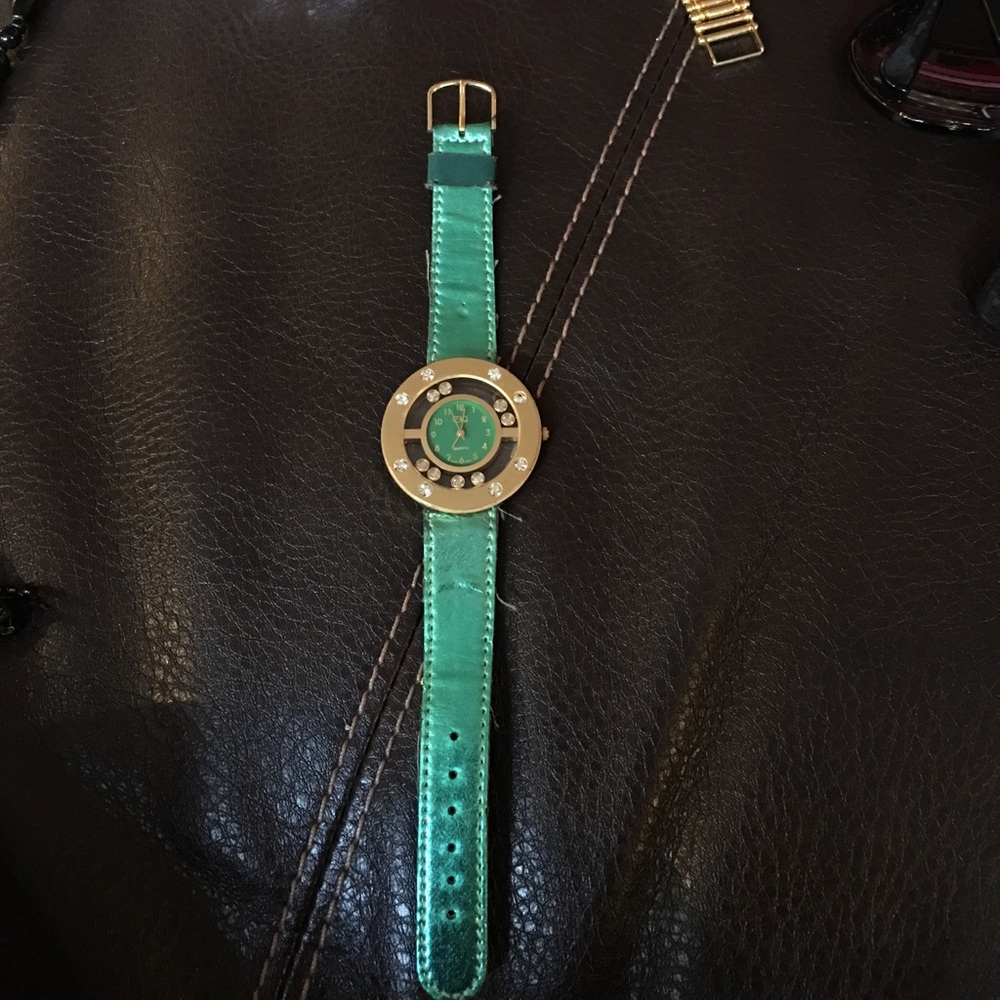 Watch - Picture 4 of 5