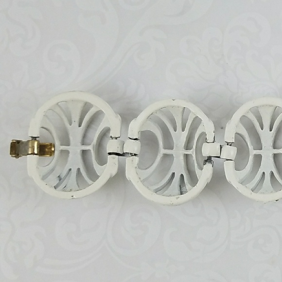 Vintage chunky white rounded panel bracelet! - Picture 2 of 5
