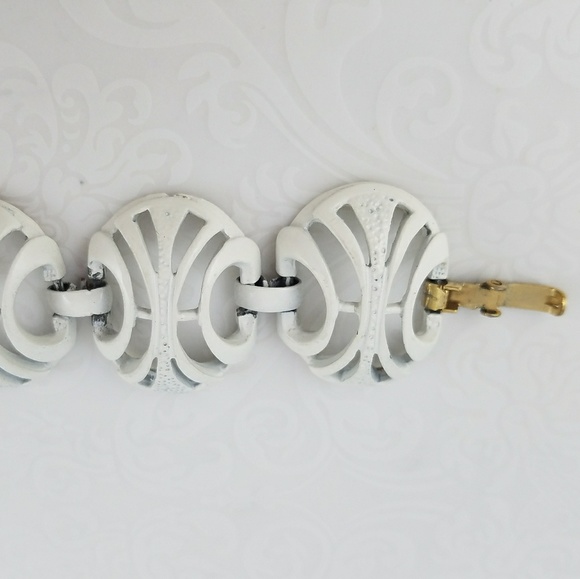 Vintage chunky white rounded panel bracelet! - Picture 3 of 5
