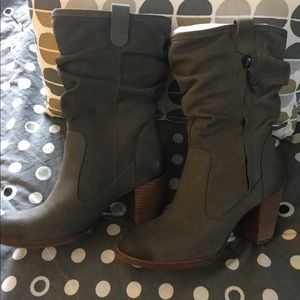 Gorgeous NEW UGG boots