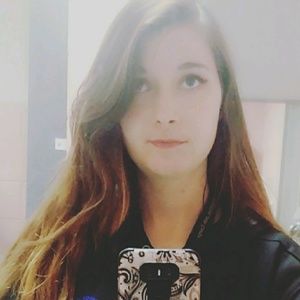 Meet your Posher, Adrienne