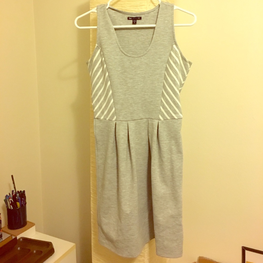 Cute gap dress *stretchy* fabric
