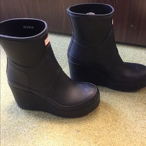 HUNTER Wedge Ankle Rain Boots, Black; Size 7