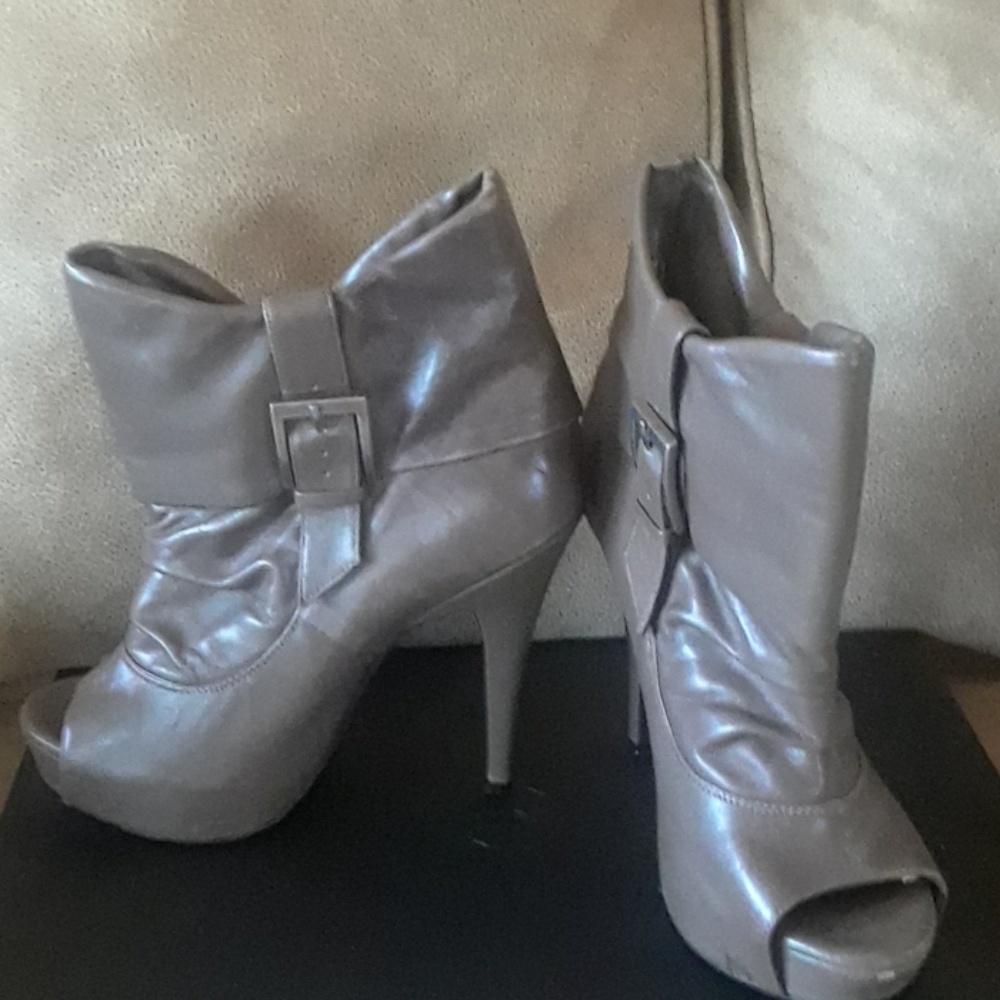 Jessica Simpson bootie