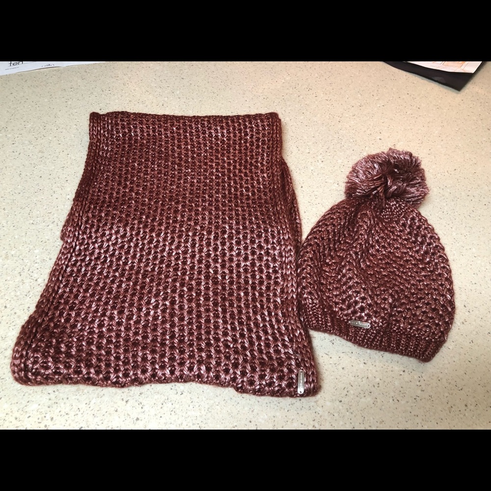 Steve Madden hat scarf