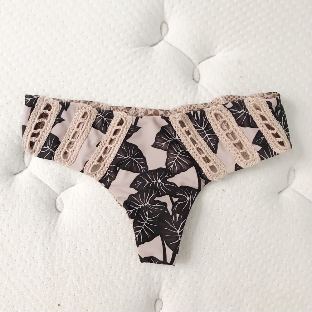 NWOT ACACIA CHUNS BLACK ELEPHANT BIKINI BOTTOMS