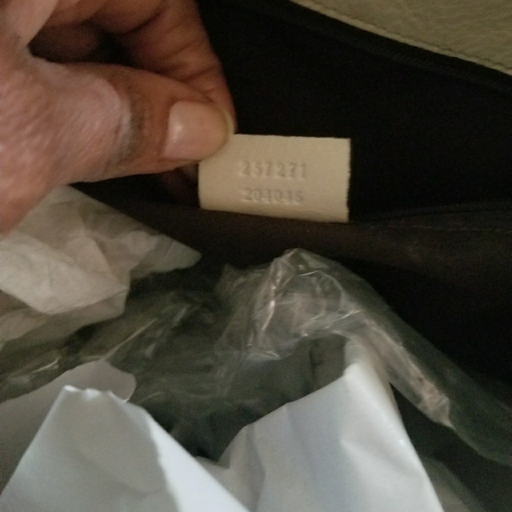 Authentic Gucci - Picture 4 of 5