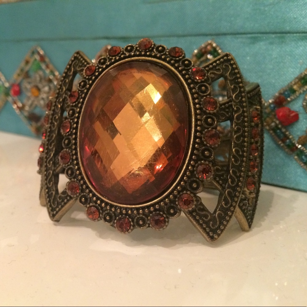 Beautiful boutique antique-look bracelet