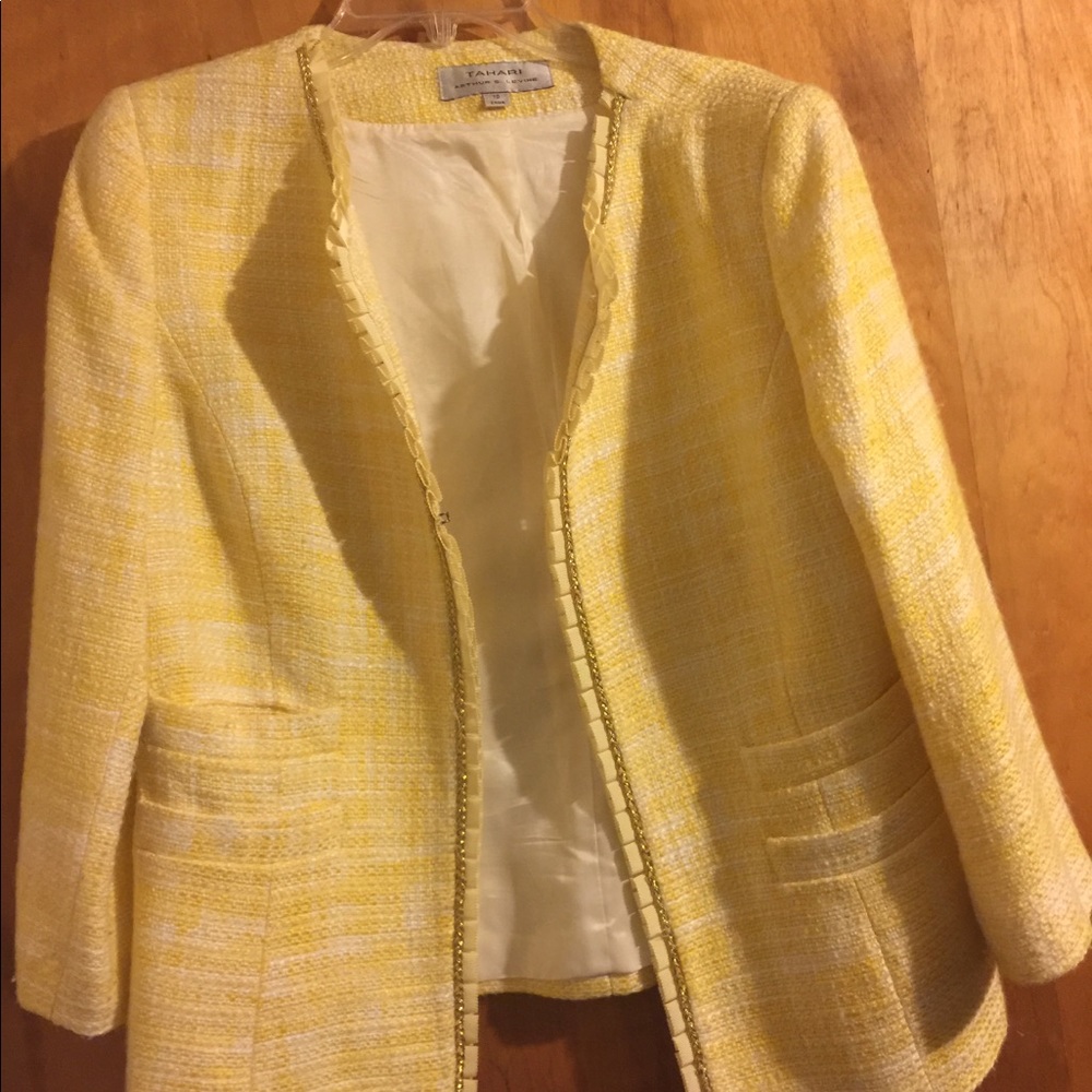 Tahari blazer