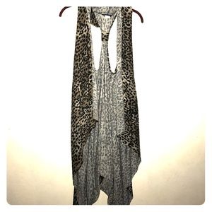 🔴SALE🔴Leopard sleeveless shrug with hoodie