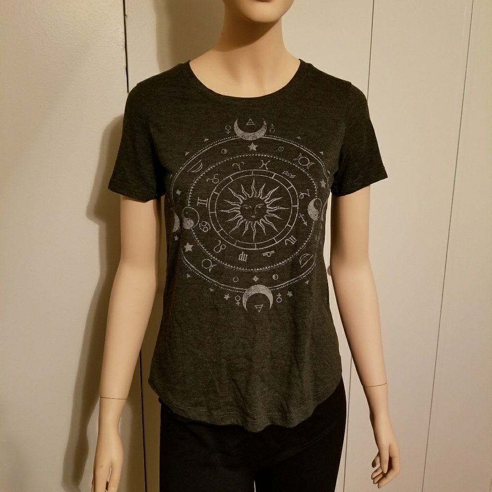 🎆2 for $10🎆 Cute astrological print tee
