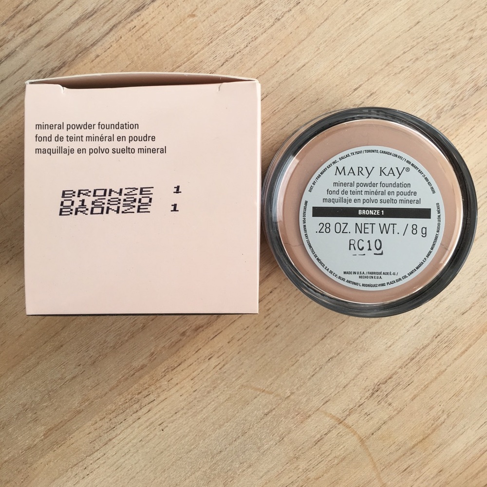 NIB Mary Kay Mineral Powder foundation in Bronze 1