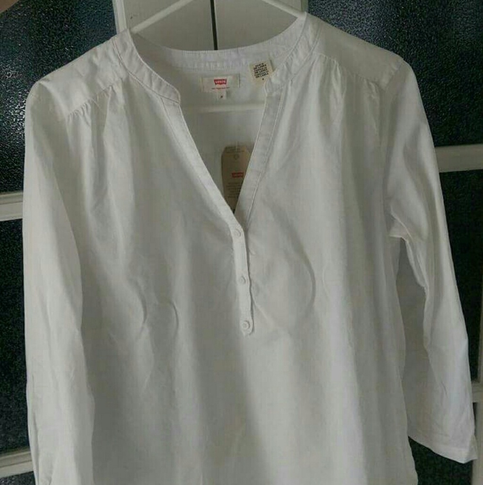 Levi's white pullover shirt