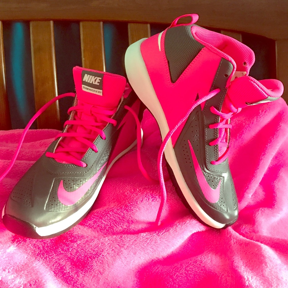 Pink 💕and Grey NIKE ( TEAM HUSTLE D7)👊🏻