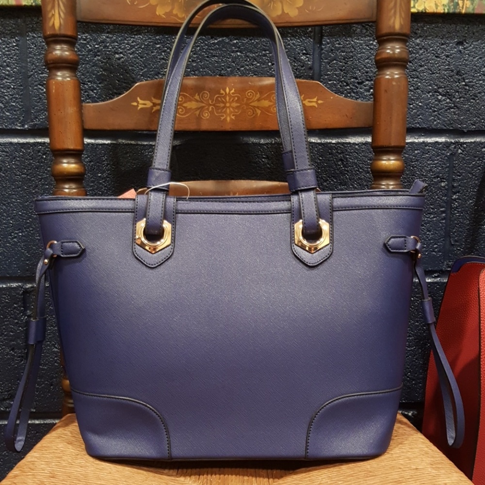 Purse - Picture 1 of 1