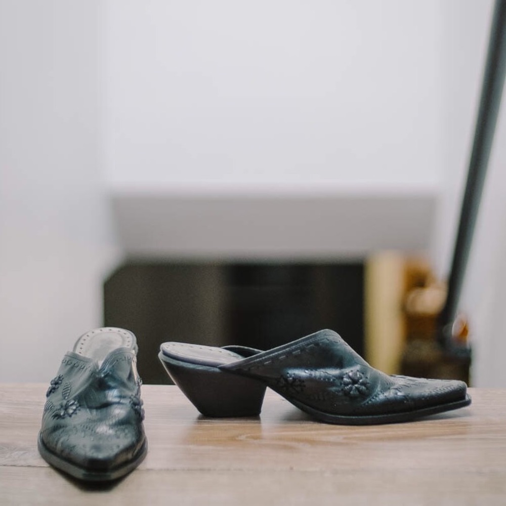 BCBGirls Slip on heel black size 10