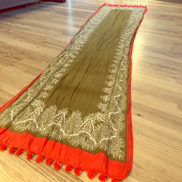 World Finds Handmade Fairtrade Scarf - Picture 1 of 6