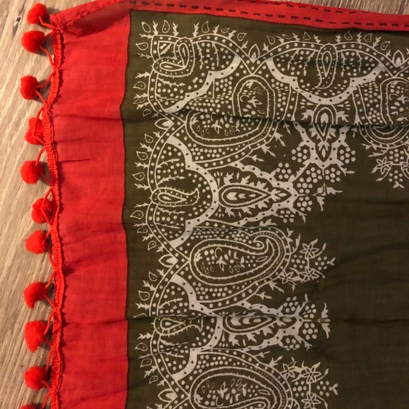 World Finds Handmade Fairtrade Scarf - Picture 2 of 6