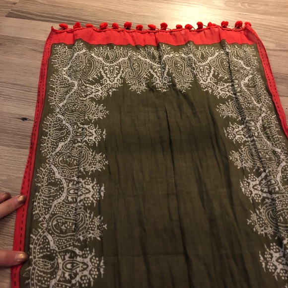 World Finds Handmade Fairtrade Scarf - Picture 3 of 6