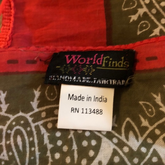 World Finds Handmade Fairtrade Scarf - Picture 4 of 6