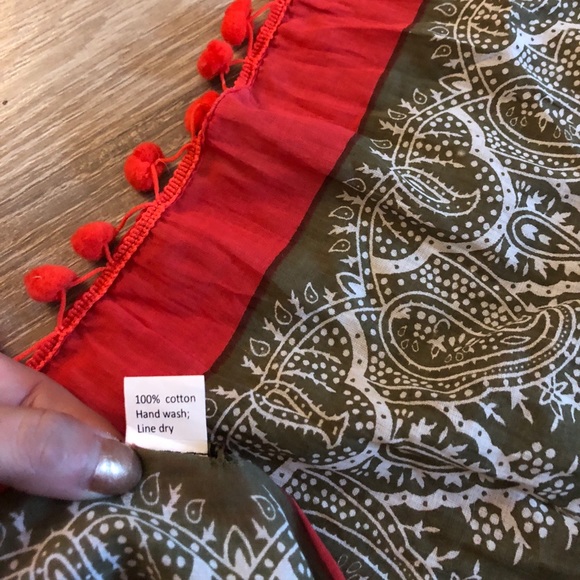 World Finds Handmade Fairtrade Scarf - Picture 5 of 6