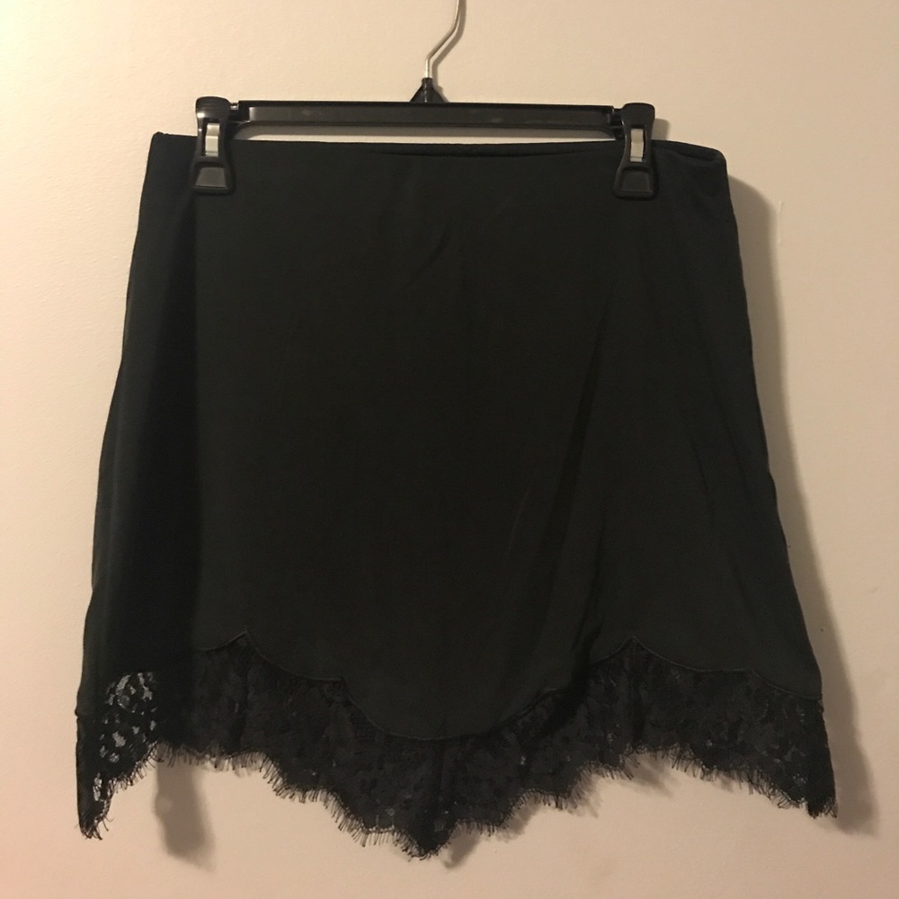 Black express skirt
