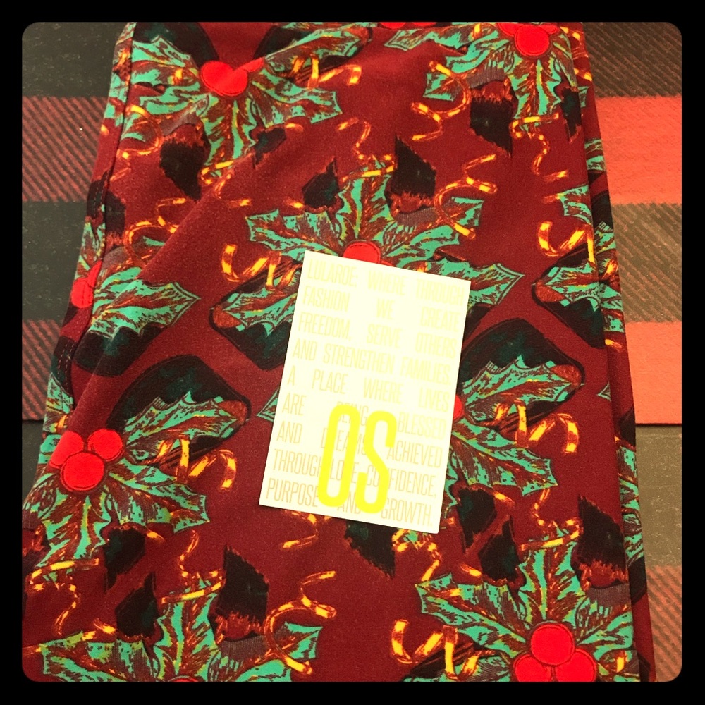 LuLaRoe leggings Christmas OS Holly Mistletoe 🦄