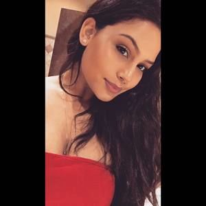 Meet your Posher, Dayana