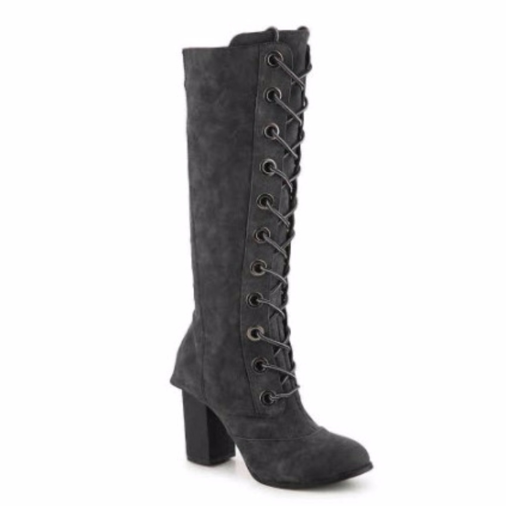 2 Lips Too Loaded size 8.5W Boots