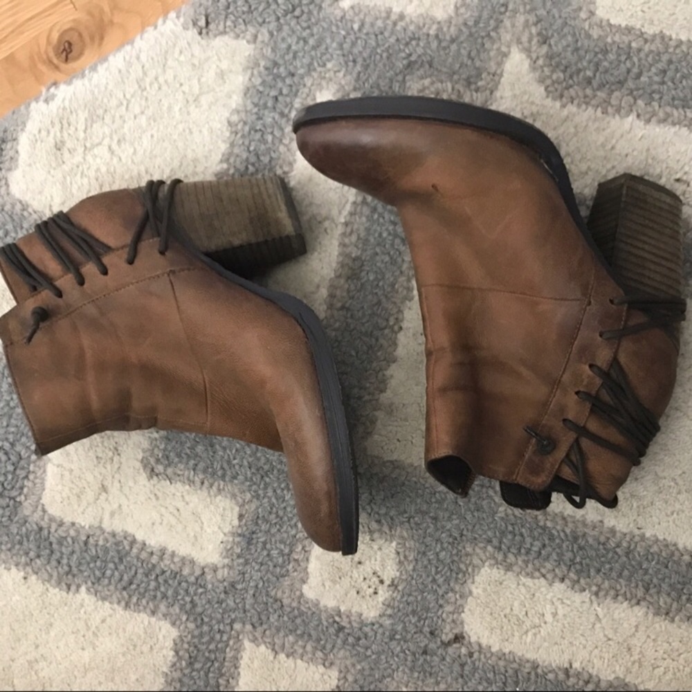 Gorgeous brown leather bootie worn a few times